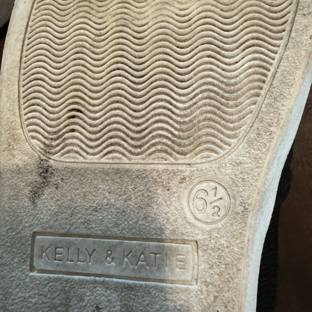 Kelly & Katie Black Sneakers Slip-On Comfort - Picture 3 of 3